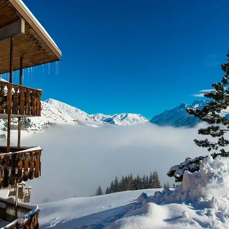 By The Slopes In L'alpe D'huez Daire