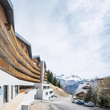 By The Slopes In L'alpe D'huez Daire Alpe d'Huez